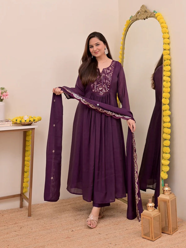 Women's Chanderi Silk Embroidered Kurta Pant Set With Chanderi Dupatta