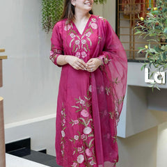 Women's Chanderi Silk Embroidered Kurta Pant Set With Organza Dupatta