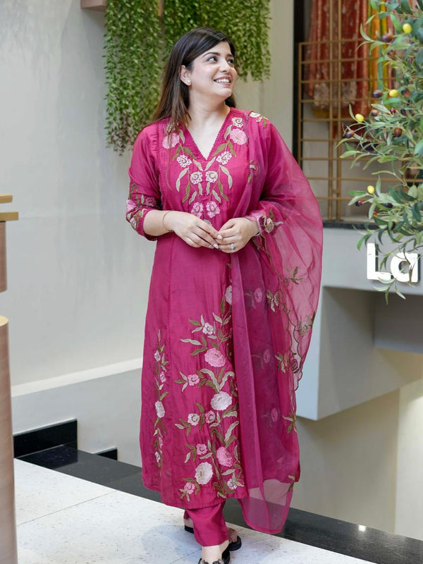 Women's Chanderi Silk Embroidered Kurta Pant Set With Organza Dupatta