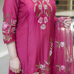 Women's Chanderi Silk Embroidered Kurta Pant Set With Organza Dupatta