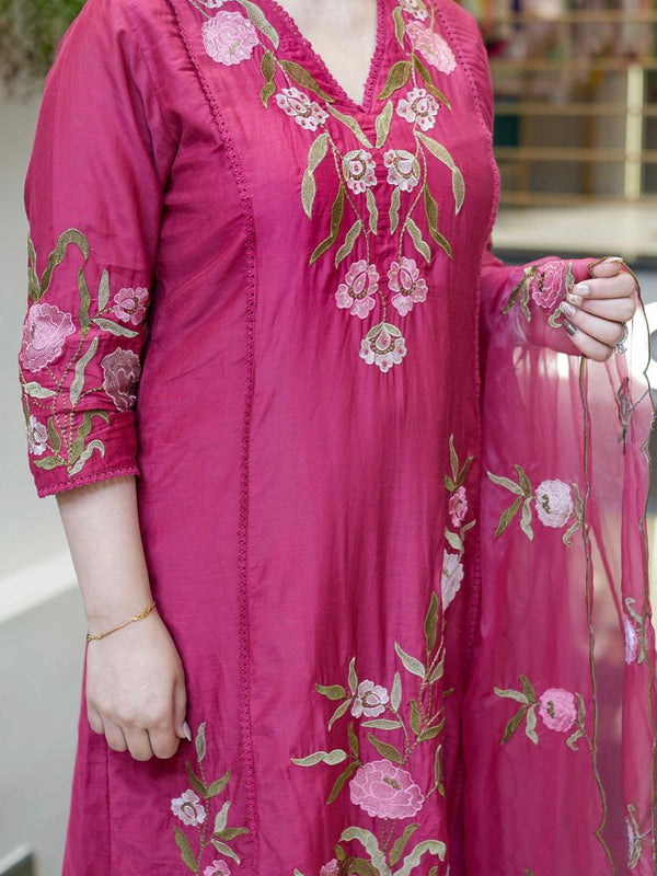 Women's Chanderi Silk Embroidered Kurta Pant Set With Organza Dupatta