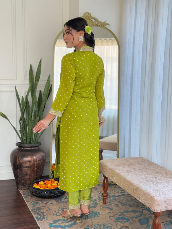 Women's Bandhani Print Embroidered Kurta Pant Set With Muslin Dupatta