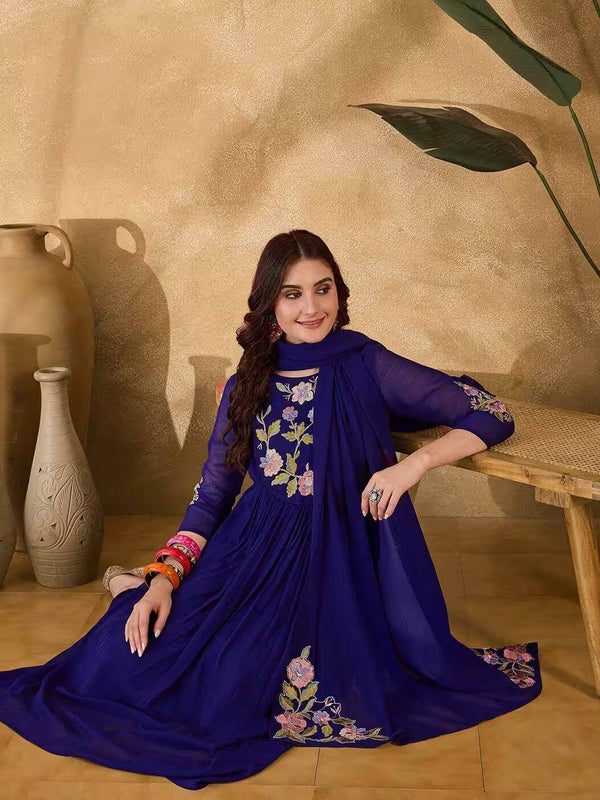 Women's Silk Blend Kurta Pant Set With Silk Blend Dupatta