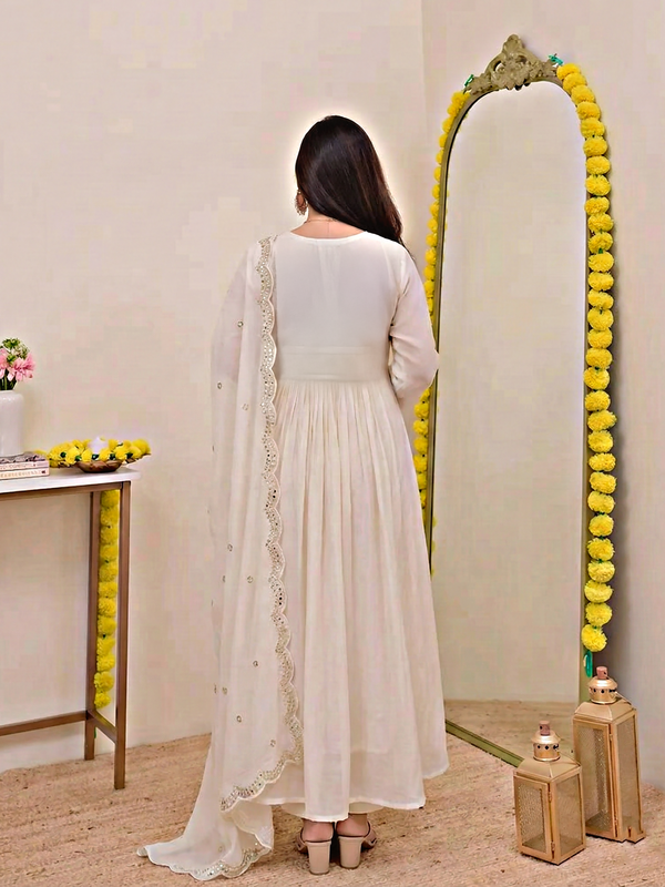 Women's Chanderi Silk Embroidered Kurta Pant Set With Chanderi Dupatta