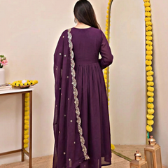 Women's Chanderi Silk Embroidered Kurta Pant Set With Chanderi Dupatta