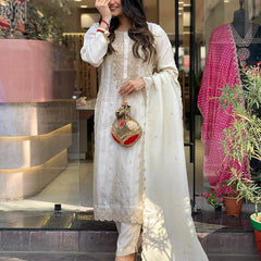 Women's Embroidered Pure Viscose Kurta With Pant & Chanderi Dupatta Set