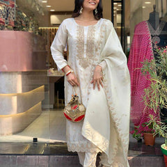 Women's Embroidered Pure Viscose Kurta With Pant & Chanderi Dupatta Set